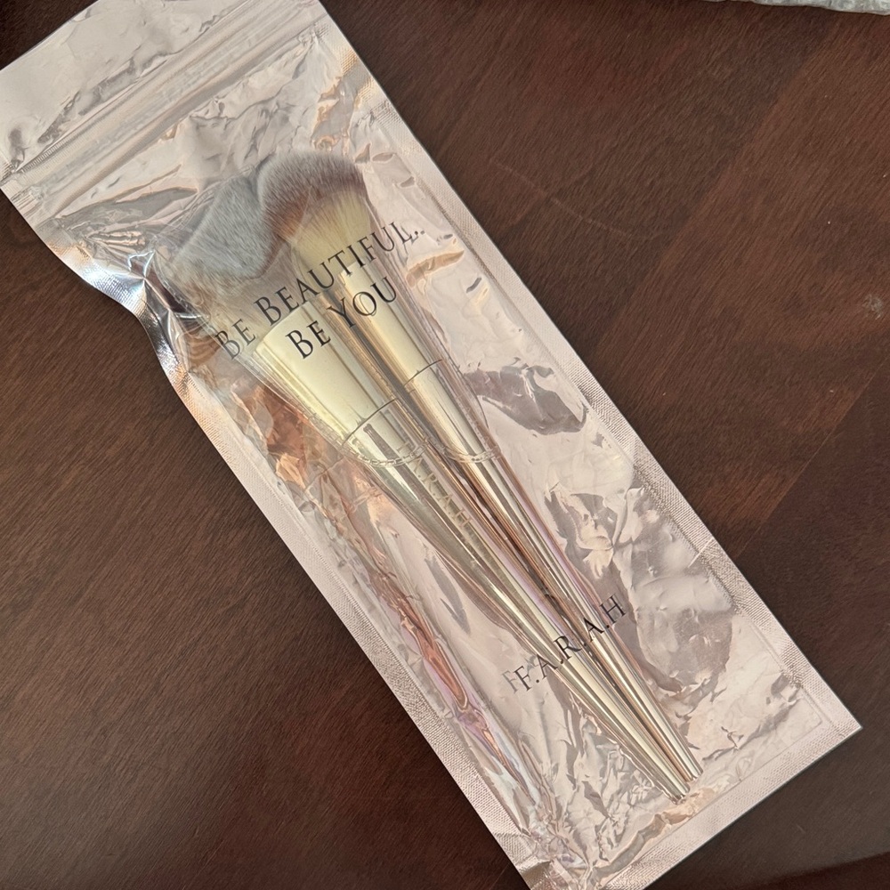 *NWT* F.A.R.A.H Rendezvous Makeup Brushes